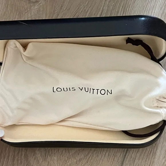 Louis Vuitton Black Frame Sunglasses with Gold Details - Picture 3 of 3
